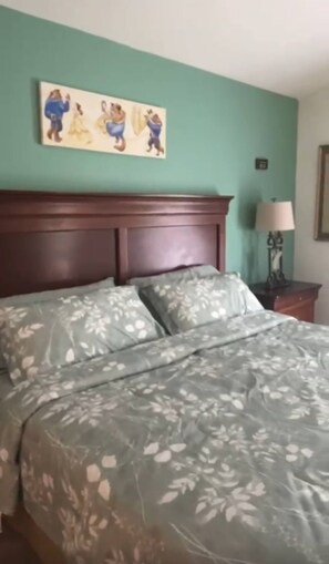 3 slaapkamers, een strijkplank/strijkijzer, wifi, beddengoed