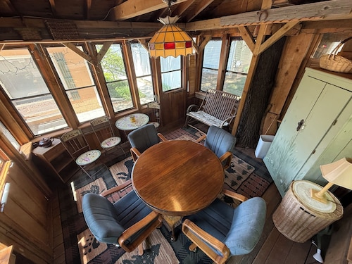 Great Lakes Getaway Cottage w/ Private Beach Access & More