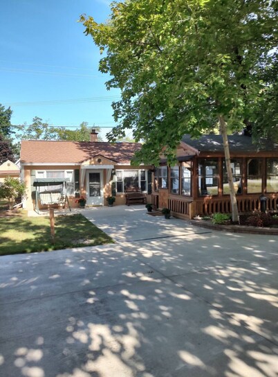Great Lakes Getaway Cottage w/ Private Beach Access & More