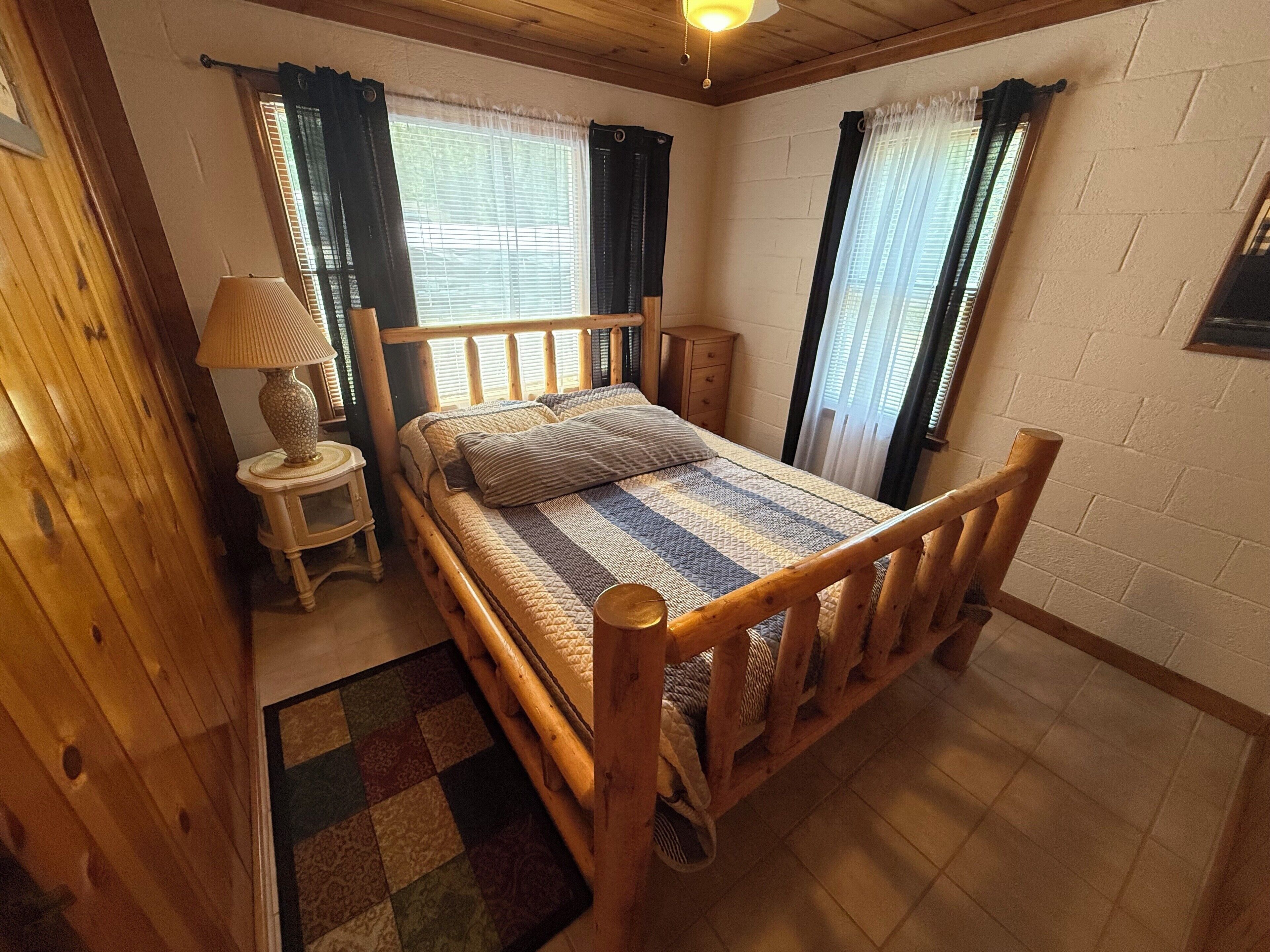 4 bedrooms, desk, iron/ironing board, free WiFi