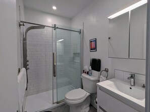 Hårtork och handdukar