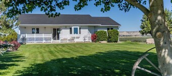 Powell Farmstead Retreat- Dog Friendly, Comfortable Family Retreat