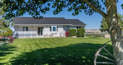 Powell Farmstead Retreat- Dog Friendly, Comfortable Family Retreat