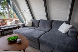Smart TV, fireplace, stereo