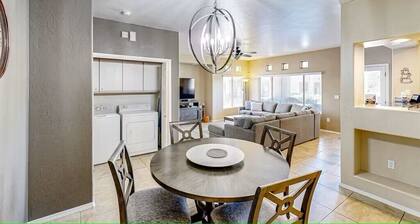 Charming 2-bedroom condo with AC, WiFi in serene Oro Valley