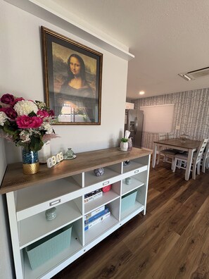 Interior - Relaxing 3-Bedroom Home, near Intel & Nike! Public transit 5 min away! (Beaverton)