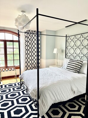 4 bedrooms, desk, iron/ironing board, free WiFi