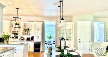 EXQUISITE, DESIGNER HOME, 4BD/2.5BA, 4 miles from MAYO CLINIC