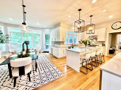 EXQUISITE, DESIGNER HOME, 4BD/2.5BA, 4 miles from MAYO CLINIC