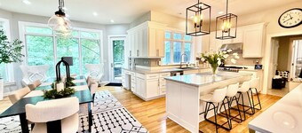 EXQUISITE, DESIGNER HOME, 4BD/2.5BA, 4 miles from MAYO CLINIC