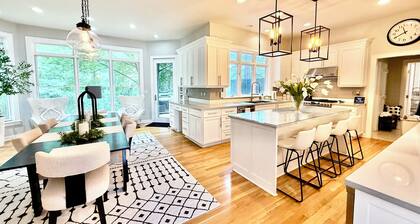 EXQUISITE, DESIGNER HOME, 4BD/2.5BA, 4 miles from MAYO CLINIC