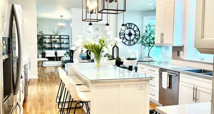EXQUISITE, DESIGNER HOME, 4BD/2.5BA, 4 miles from MAYO CLINIC
