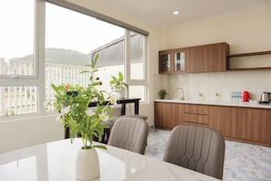 Deluxe Apartment | In-room dining