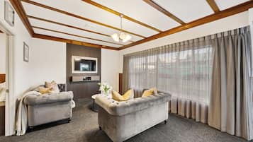 Luxury Suite, 2 Bedrooms | Living area