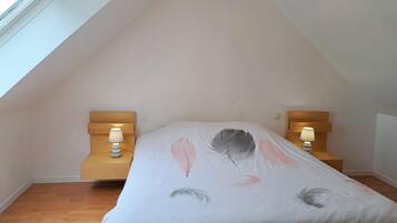 House | 2 bedrooms, individually furnished, bed sheets