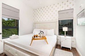 2 habitaciones, tabla de planchar con plancha y cuna de viaje 
