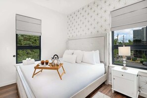 2 habitaciones, tabla de planchar con plancha y cuna de viaje 