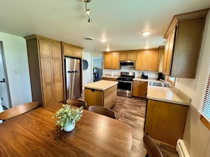 Fridge, microwave, oven, stovetop - Steps to Titletown District- Spacious 4-bedroom with large patio, heated garage (Green Bay)