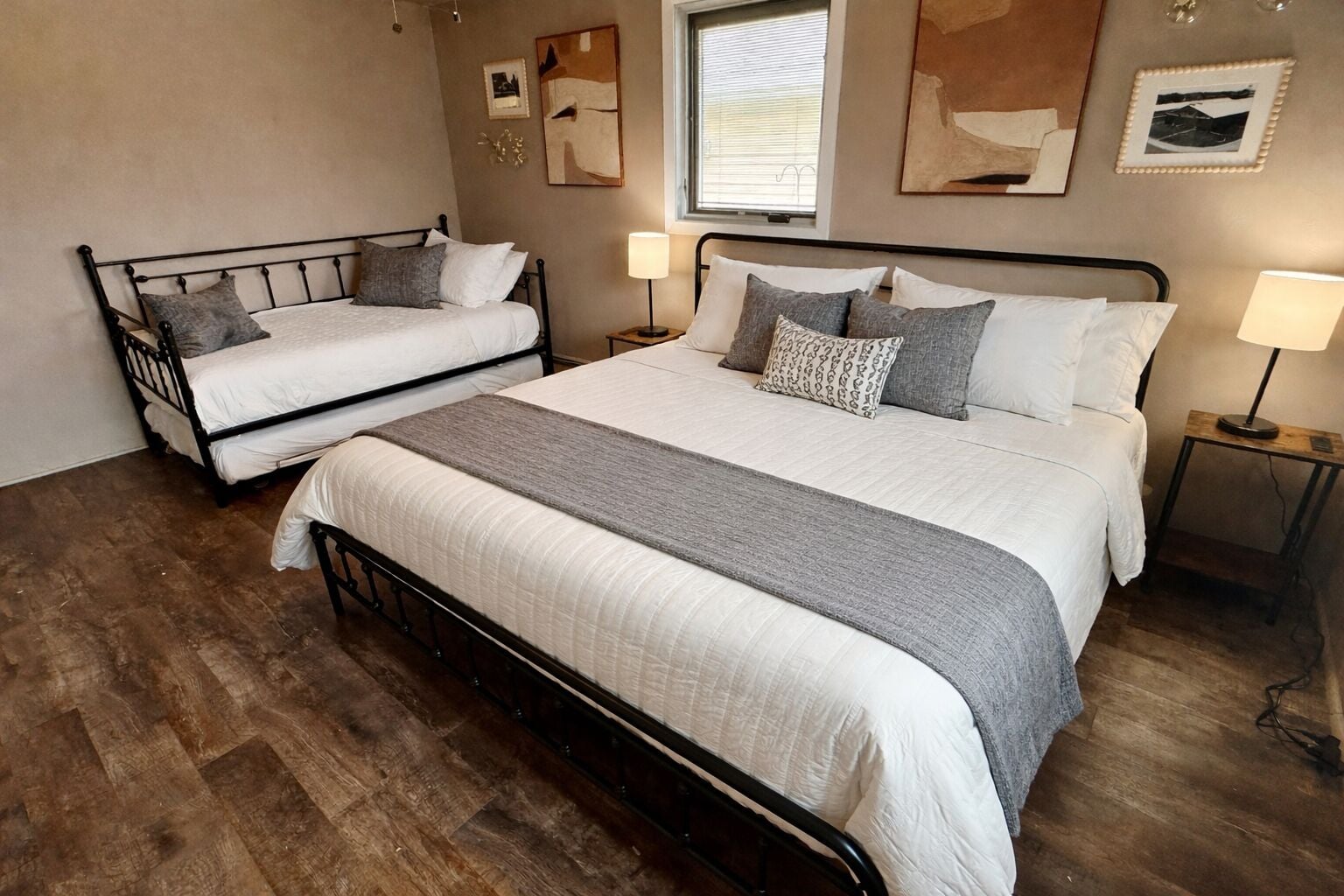 4 Schlafzimmer, Bügeleisen/Bügelbrett, kostenloses WLAN, Bettwäsche
