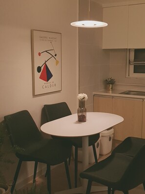 Dining - hongdae station 30 sec / Spacious 3-bedroom (Seoul)
