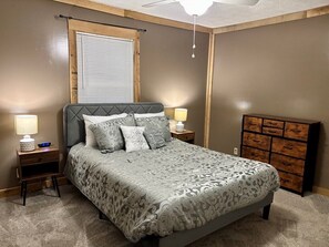 2 bedrooms, WiFi, bed sheets - Hillside Hideaway 2 - A Hatfield McCoy Rider Retreat (Herndon)