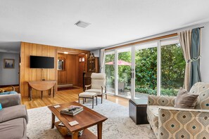 TV, fireplace - Pet-Friendly Cape Escape Near Beach & Dining (Sandwich)