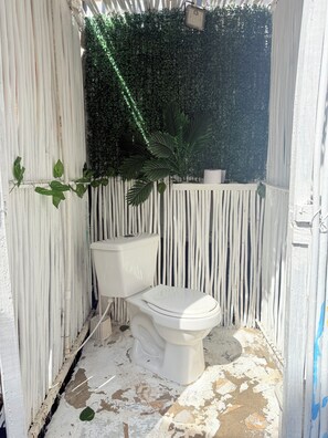 Shower, towels, soap, toilet paper - Escape to Paradise! Ocean front room at Shekina Club House - Baru (Bolívar)