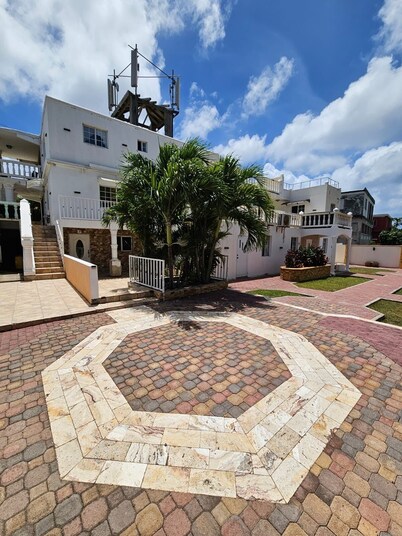 Charming 1-bedroom apartment with AC, WiFi in amazing Oranjestad