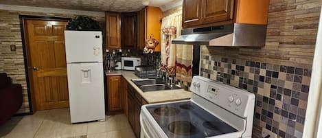 Fridge, microwave, oven, stovetop
