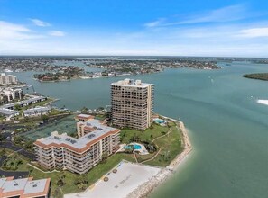 Exterior - 2-bedroom condo a Coastal retreat to relax and enjoy the ocean view (Marco Island)