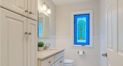Charming 3-bedroom main house in wonderful Stratford CT, with Inground Pool!