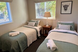 3 slaapkamers, een strijkplank/strijkijzer, gratis wifi, beddengoed