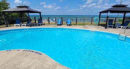 Lakefront studio with shared grill & firepit - steps to beach and pool