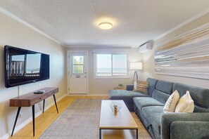 TV, fireplace, ping pong