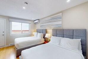 3 bedrooms, iron/ironing board, internet, bed sheets