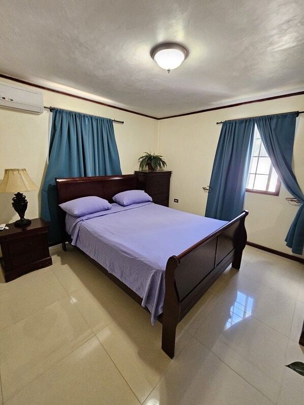 2 chambres, fer et planche à repasser, Wi-Fi gratuit, draps fournis