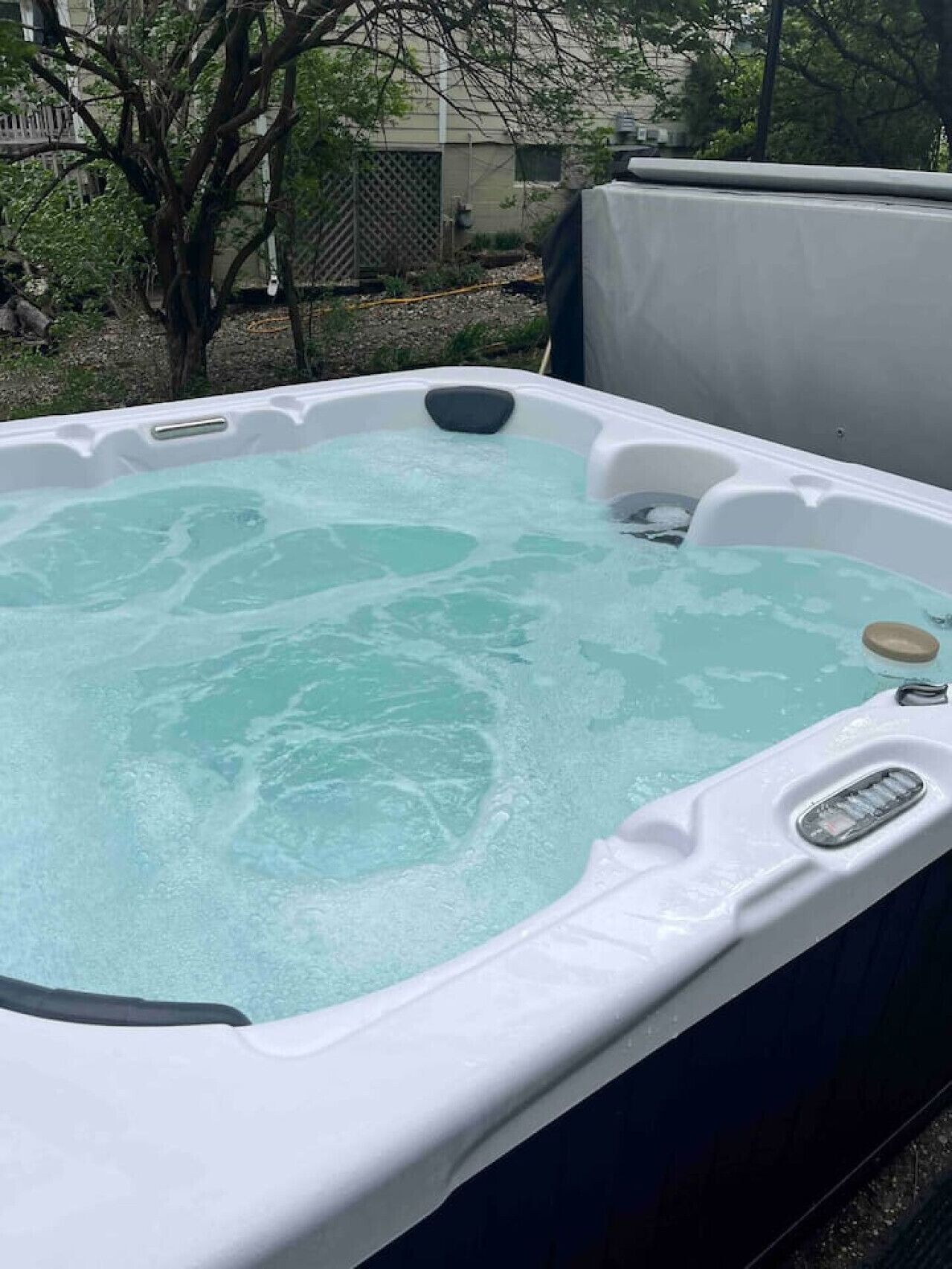 Tina de hidromasaje al aire libre