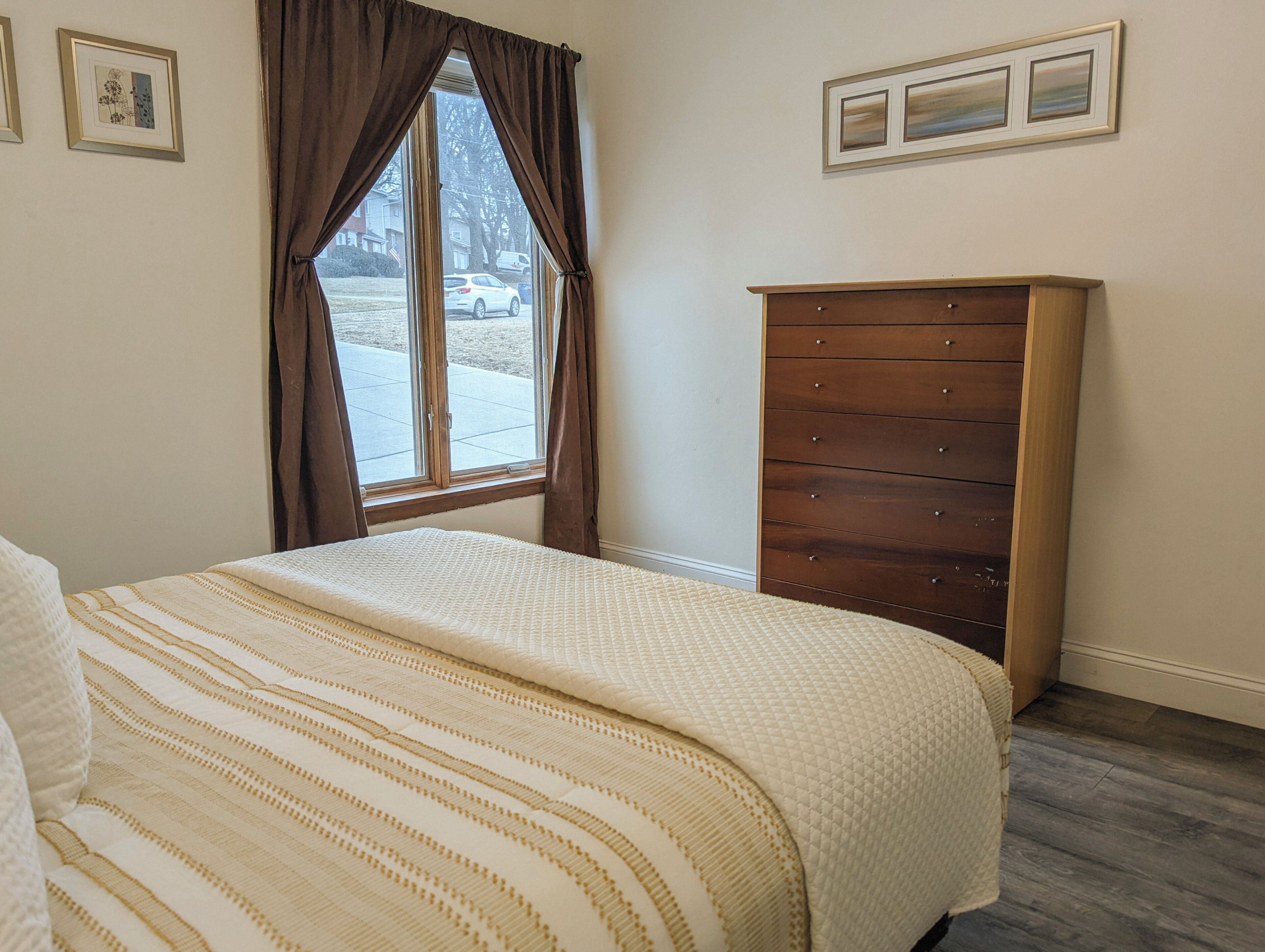 3 slaapkamers, een bureau, gratis wifi, beddengoed