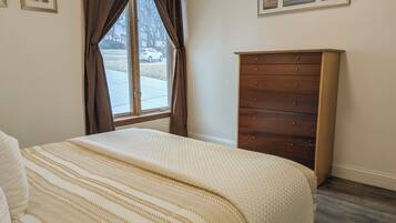 3 slaapkamers, een bureau, gratis wifi, beddengoed