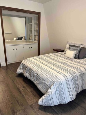 3 bedrooms, desk, free WiFi, bed sheets