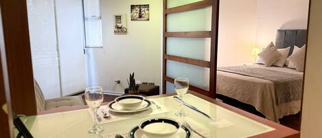 2 chambres, fer et planche à repasser, Wi-Fi gratuit, draps fournis