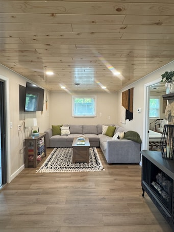 Parte interna. Waubee Lake Remodeled Cozy Cottage on ATV Trails