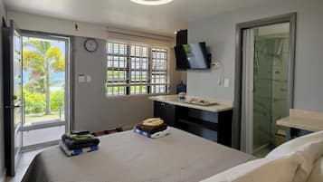 Iron/ironing board, free WiFi, bed sheets