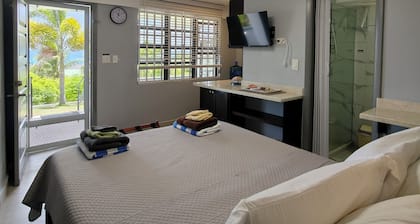 Cozy Studio with Seaview. Beach nearby/ On-site car rental/ Very comfortable bed