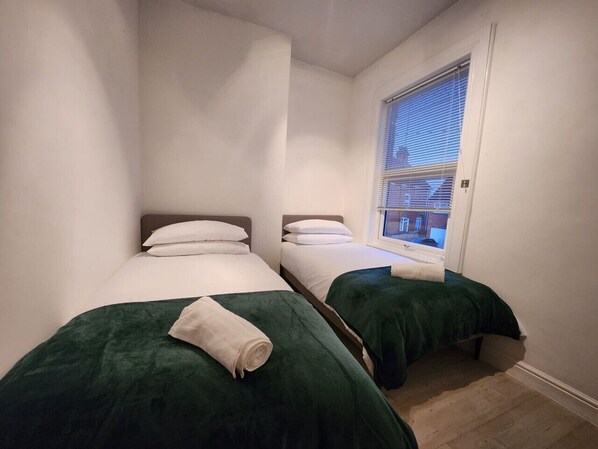 2 bedrooms, desk, iron/ironing board, free WiFi