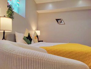 2 室のベッドルーム、WiFi (無料)、ベッドシーツ