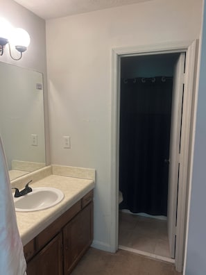 Hair dryer, soap, toilet paper - Charming 1-bedroom house with AC, WiFi in nice Norcross neighborhood (Norcross)