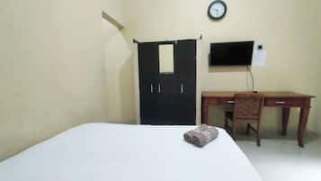 Deluxe Double Room | Desk, laptop workspace, free WiFi