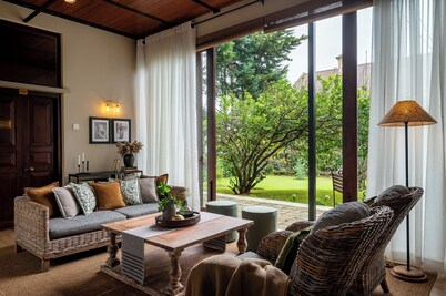 Tathya Hills - Luxe Garden Retreat