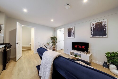 RoyalBlueBSMTsuite/KingBed/FreeParking/Netflix